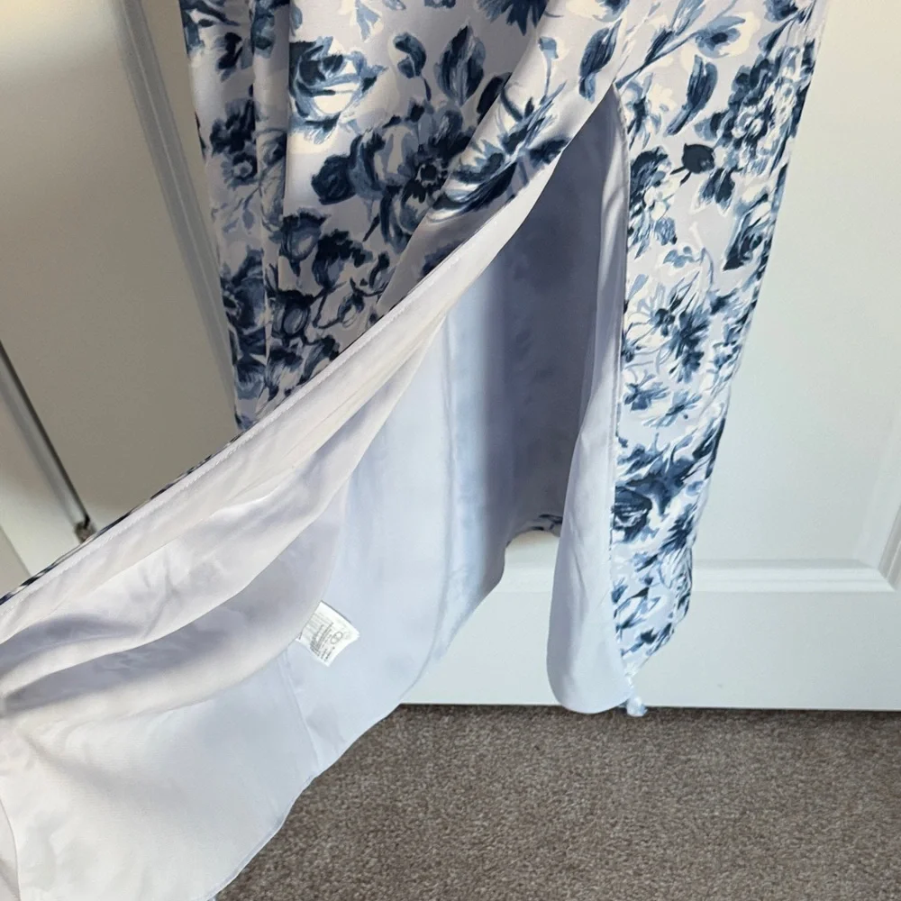 Abercrombie Floral Blue and White Women's Dress
